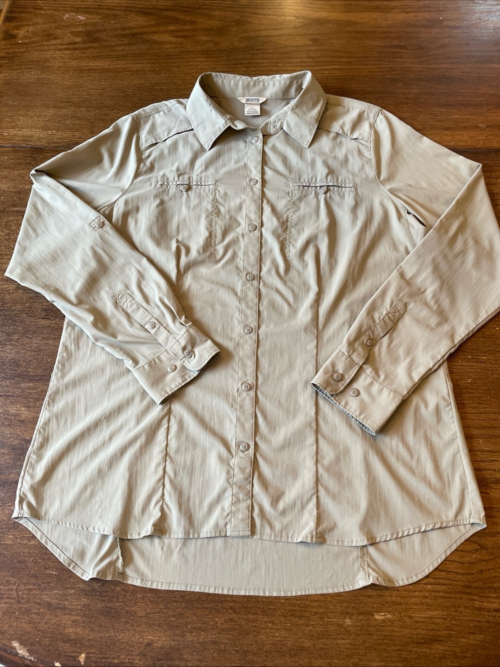 Duluth Trading Co Women’s Tan Roll Long Sleeve Vented hiking Shirt size Large